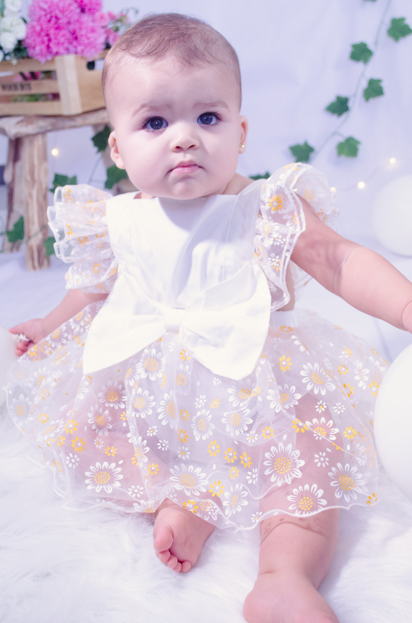 Barboteuse Éva assis Jolie barboteuse robe à fleur blanc et jaune vêtement pour bébé à la Réunion