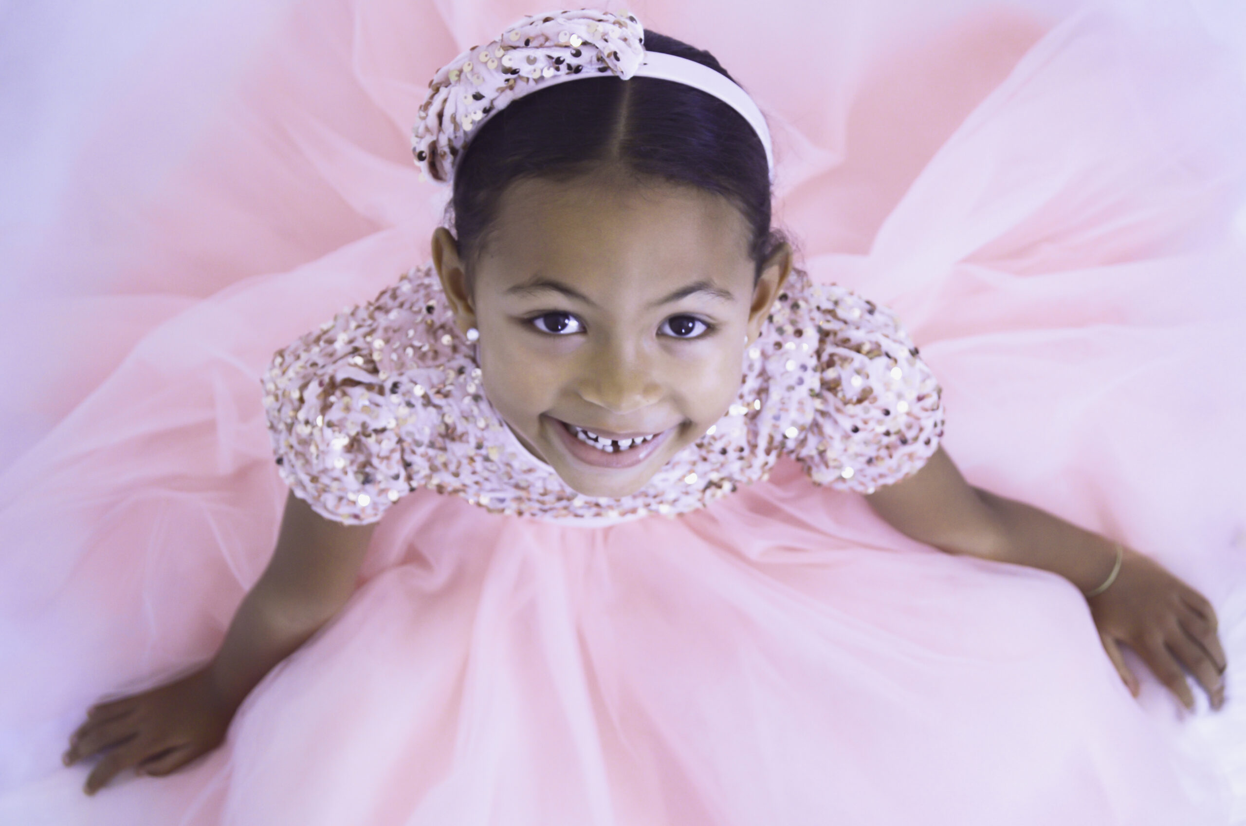 Robe de princesse à paillette et tulle pour enfant mariage anniversaire et fête à La Réunion vêtement