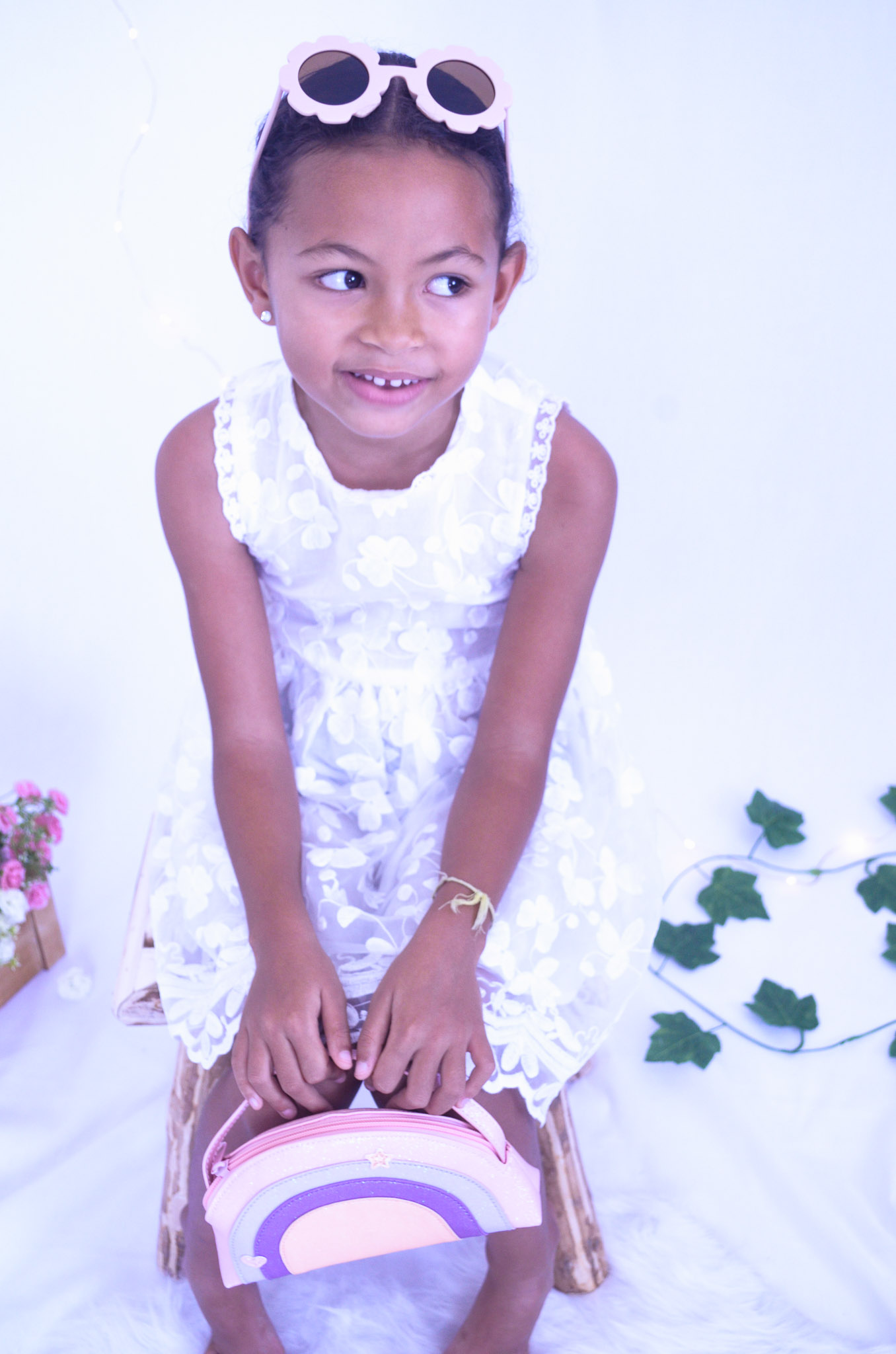 Robe simple blanche avec broderie pour enfant à la réunion