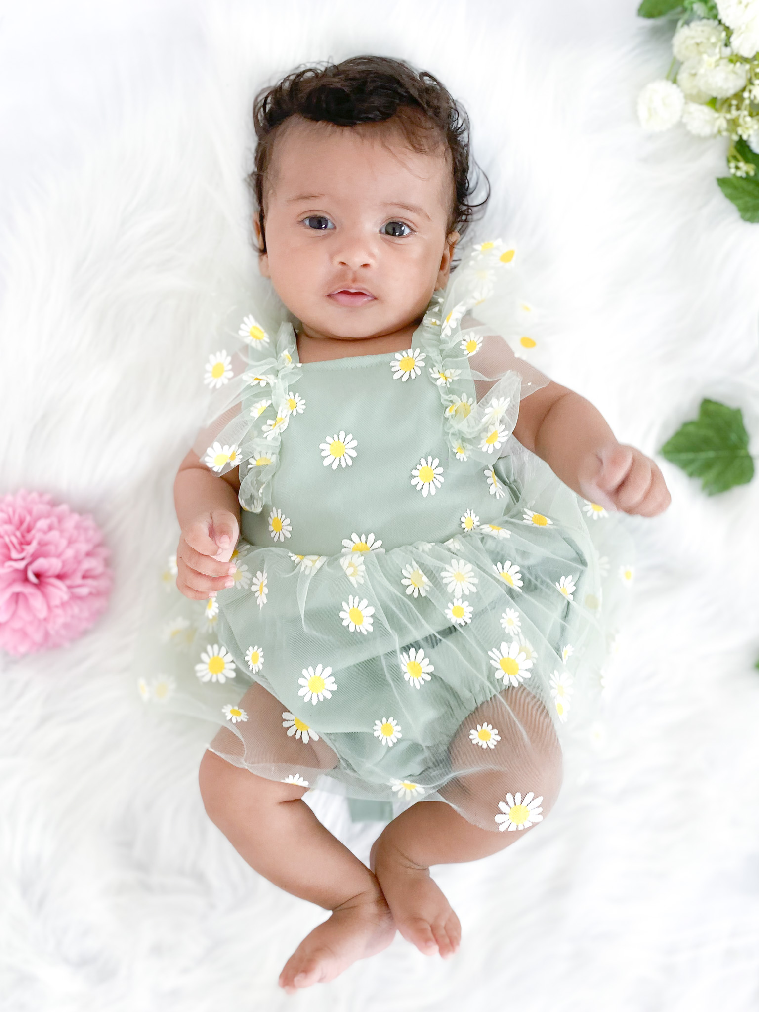 Marguerite Bébé barboteuse verte avec fleurs et tulle